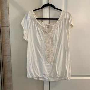 Women’s top. White flowy top